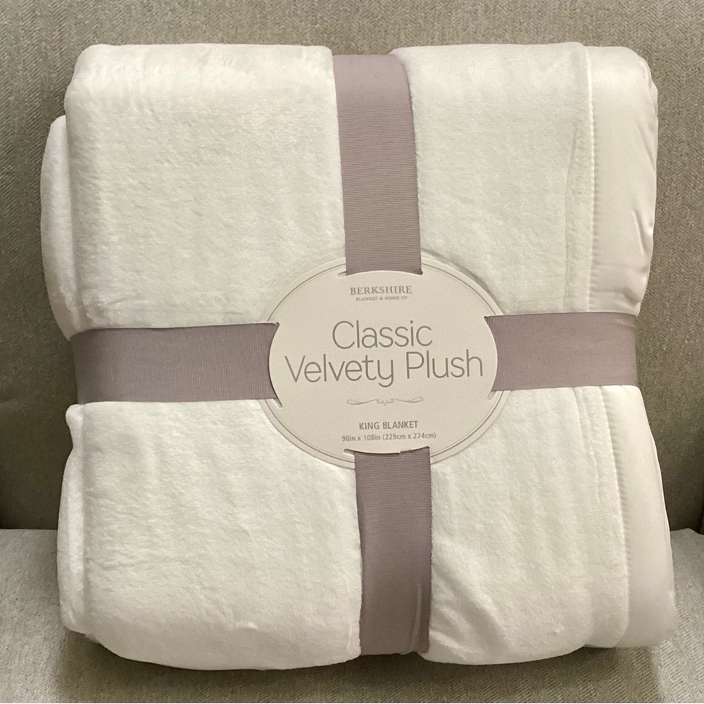 Berkshire Classic Velvety Plush Blanket - White